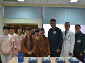 新竹市清泉寺釋專慈法師捐贈自動體外心臟電擊去顫器(AED)訓練機